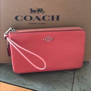 NWT COACH DOUBLE  WRISTLET ❌❌❌LARGER WRISTLET ONLY